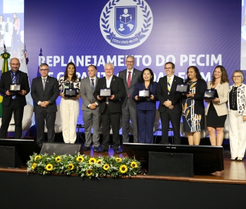 Entrega de certificação às escolas do país que adotaram o modelo cívico-militar